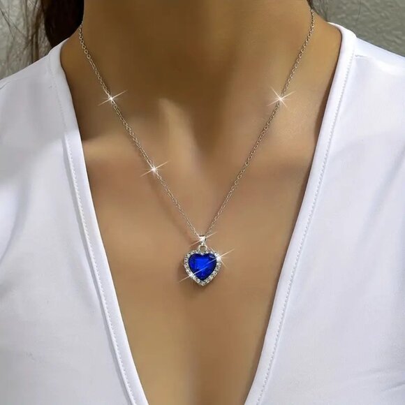 Blue Titanic Heart of the Ocean Crystal Pendant Necklace Rhinestone Jewelry - Picture 3 of 12
